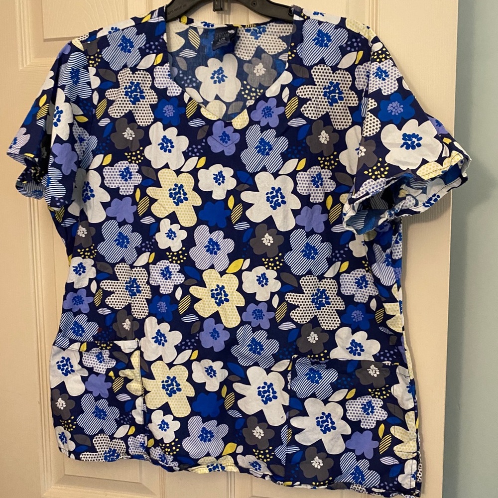 Scrub floral top